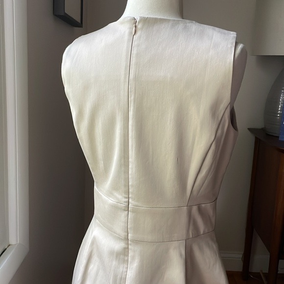 Stylish Ann Taylor beige dress with twist detail at waist. - Picture 4 of 6